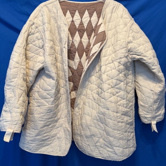 Magnolia Pearl Hand Quilted Reversible Jacket, White/Tan. Excellent Condition. - Picture 6 of 9